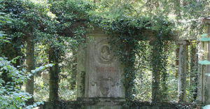 Auch das Grab von Paul Ritter von Heyse liegt auf dem Waldfriedhof in München.