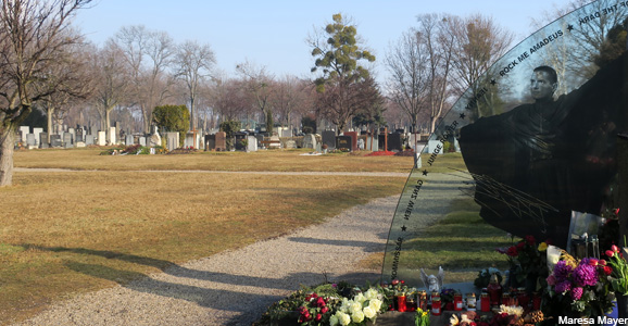 Auch Falco hat ein Grab im Zentralfriedhof Wien.